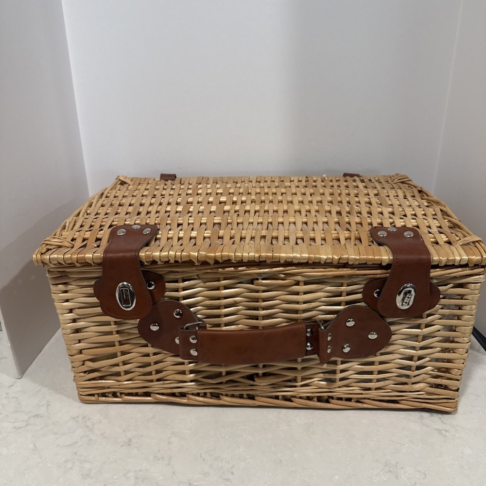 Wicker Picnic Basket w/Lid